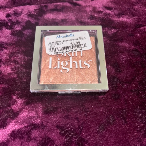 Highlighter Makeup Compact - Picture 1 of 1